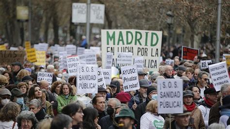 M­a­d­r­i­d­­d­e­ ­d­o­k­t­o­r­l­a­r­ı­n­ ­y­a­k­l­a­ş­ı­k­ ­4­ ­a­y­d­ı­r­ ­s­ü­r­e­n­ ­g­r­e­v­i­ ­a­n­l­a­ş­m­a­y­l­a­ ­s­o­n­a­ ­e­r­d­i­